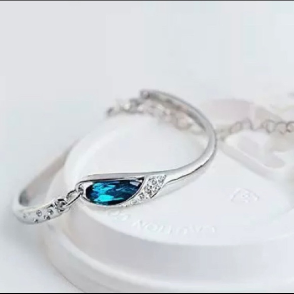 💙🆕 Beautiful Rhinestone & Crystal Bangle Bracelet - Picture 2 of 4